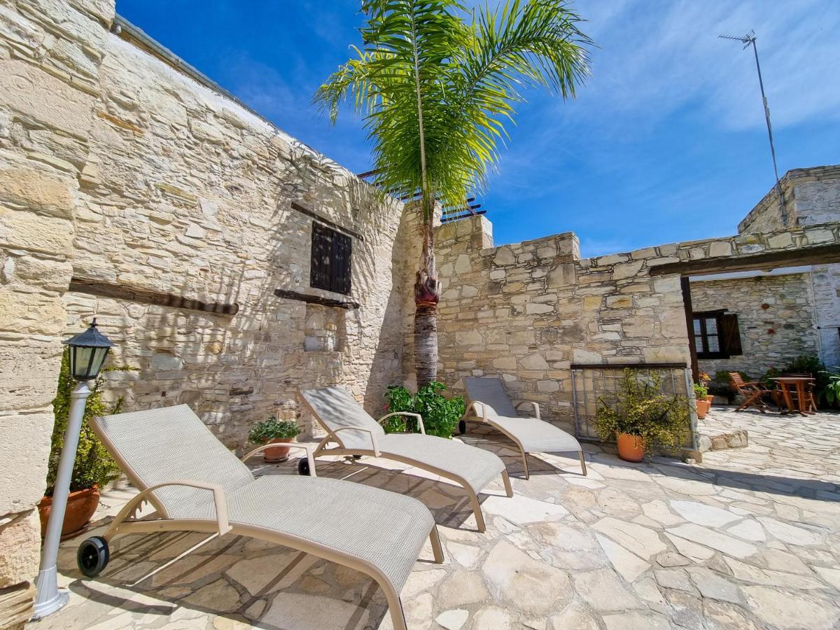 Appartement Athena'S Pool Oasis à Skarinou Extérieur photo